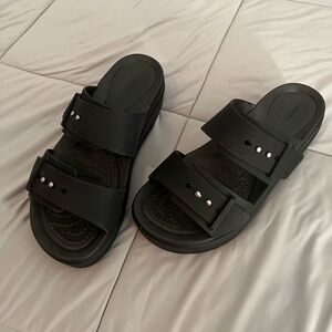 Crocs Brooklyn Buckle Sandals